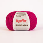 Ovillo de lana 52% merino 48% acrílico de la marca Katia. El modelo es Merino Aran en el color 052
