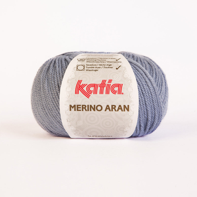 Ovillo de lana 52% merino 48% acrílico de la marca Katia. El modelo es Merino Aran en el color 059