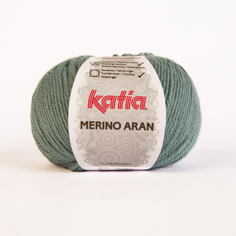 Ovillo de lana 52% merino 48% acrílico de la marca Katia. El modelo es Merino Aran en el color 065