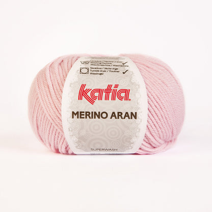Ovillo de lana 52% merino 48% acrílico de la marca Katia. El modelo es Merino Aran en el color 067