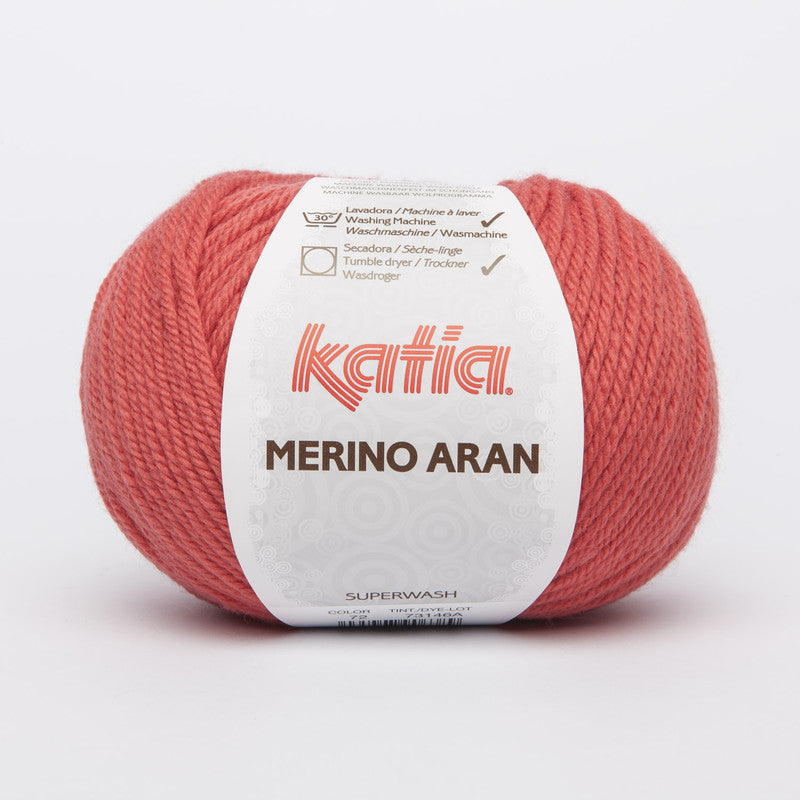 Ovillo de lana 52% merino 48% acrílico de la marca Katia. El modelo es Merino Aran en el color 072