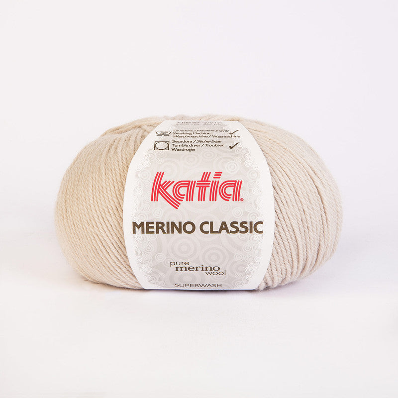 Ovillo de lana 55% merino 45% acrílico de la marca Katia. El modelo es Merino Classic en el color 011