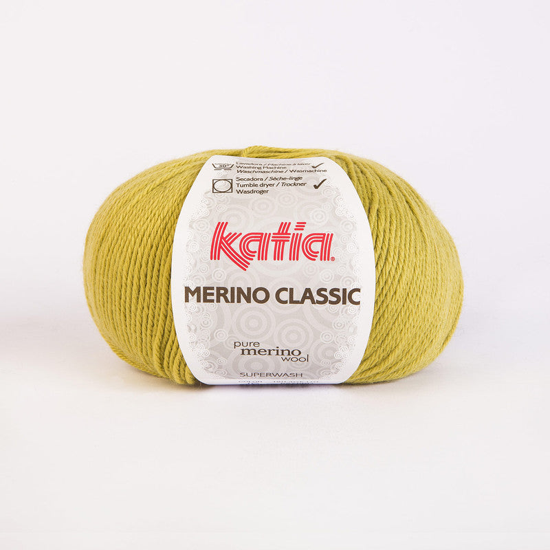Ovillo de lana 55% merino 45% acrílico de la marca Katia. El modelo es Merino Classic en el color 018