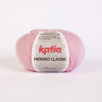 Ovillo de lana 55% merino 45% acrílico de la marca Katia. El modelo es Merino Classic en el color 025