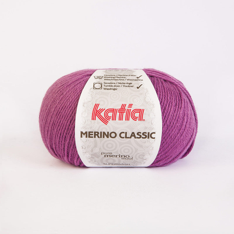 Ovillo de lana 55% merino 45% acrílico de la marca Katia. El modelo es Merino Classic en el color 042
