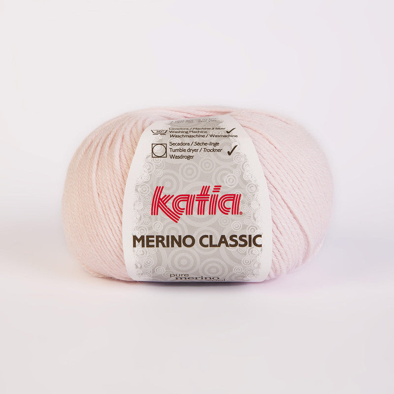 Ovillo de lana 55% merino 45% acrílico de la marca Katia. El modelo es Merino Classic en el color 062