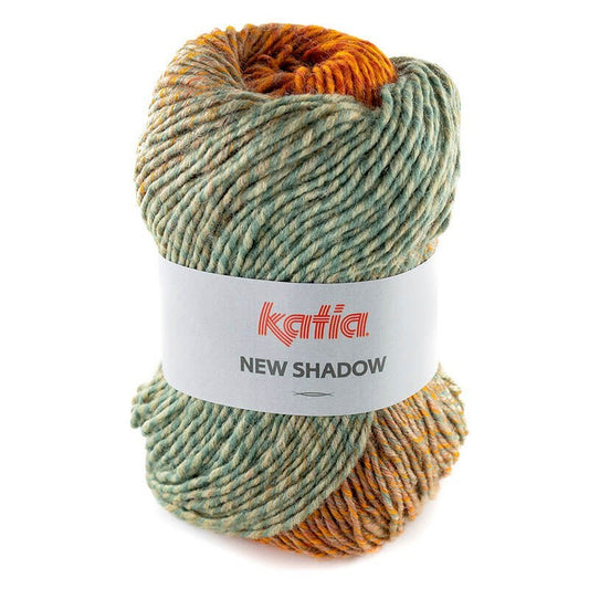 Ovillo de lana 80% acrílico 20% lana de la marca Katia. El modelo es New Shadow en el color 001