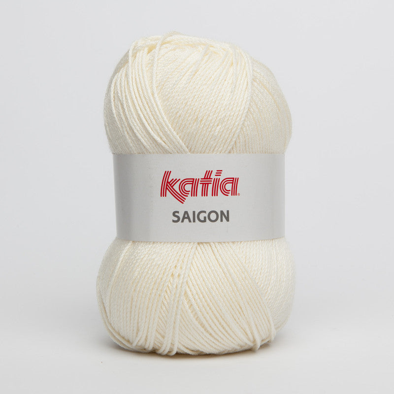 Ovillo de algodón 100% acrílico de la marca Katia. El modelo es Saigon en el color 003