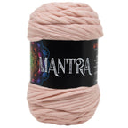 Ovillo de trapillo 60% Poliamidade, 40% la marca Mondial. El modelo es Mantra en el color 564