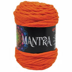 Ovillo de trapillo 60% Poliamidade, 40% la marca Mondial. El modelo es Mantra en el color 570