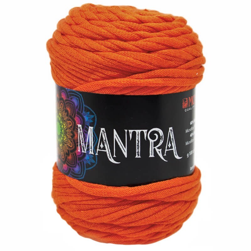 Ovillo de trapillo 60% Poliamidade, 40% la marca Mondial. El modelo es Mantra en el color 570