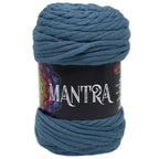 Ovillo de trapillo 60% Poliamidade, 40% la marca Mondial. El modelo es Mantra en el color 579