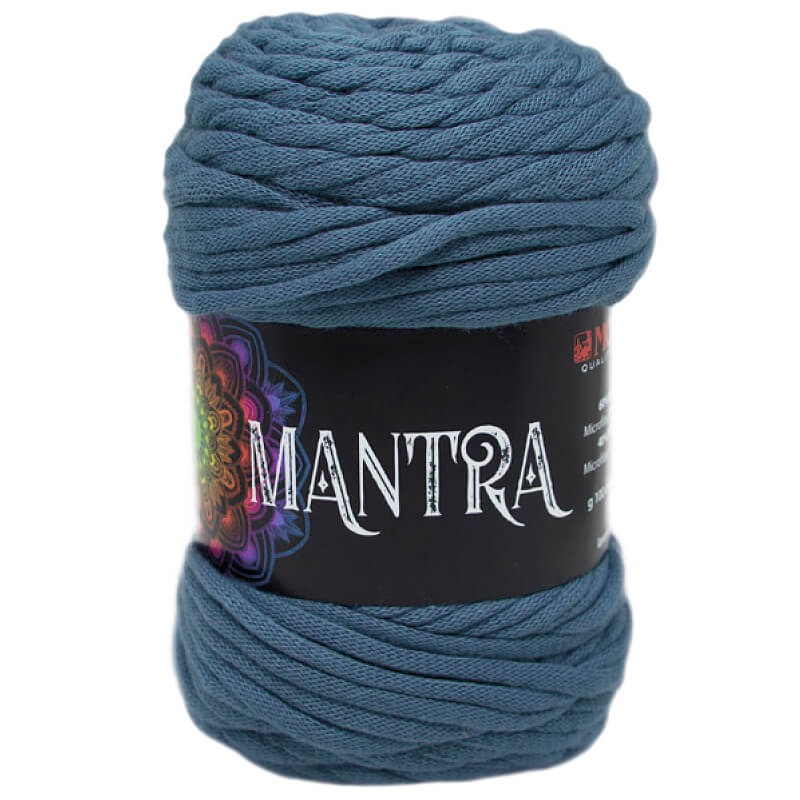 Ovillo de trapillo 60% Poliamidade, 40% la marca Mondial. El modelo es Mantra en el color 579