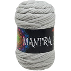 Ovillo de trapillo 60% Poliamidade, 40% la marca Mondial. El modelo es Mantra en el color 583