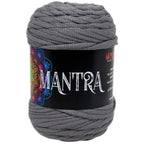 Ovillo de trapillo 60% Poliamidade, 40% la marca Mondial. El modelo es Mantra en el color 584