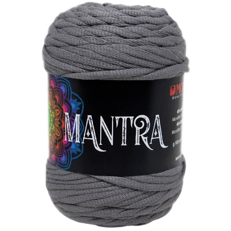 Ovillo de trapillo 60% Poliamidade, 40% la marca Mondial. El modelo es Mantra en el color 584