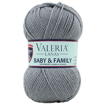 Ovillo de 60% lana  40% acrílico de la marca Valeria di Roma. El modelo es Baby&Family en el color 031