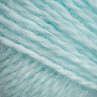 Ovillo de 100% lana  de angora de la marca Valeria di Roma. El modelo es ANGORA en el color 123