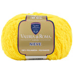 Ovillo de 100% poliamida  de la marca Valeria di Roma. El modelo es Nieve en el color 108