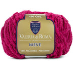 Ovillo de 100% poliamida  de la marca Valeria di Roma. El modelo es Nieve en el color 11