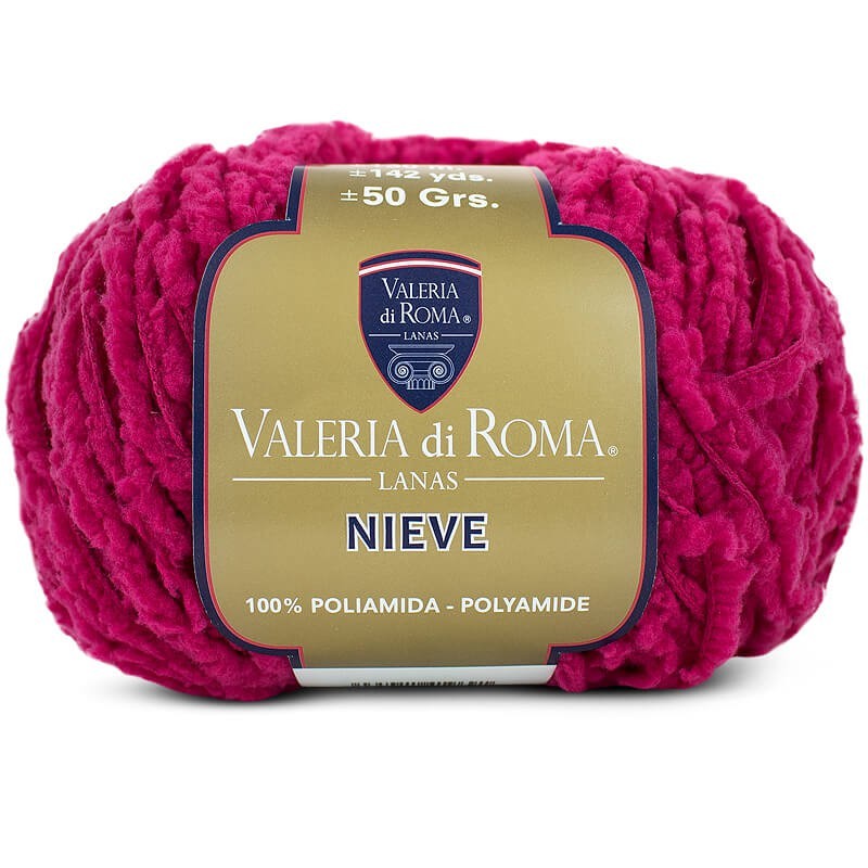 Ovillo de 100% poliamida  de la marca Valeria di Roma. El modelo es Nieve en el color 11