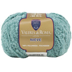 Ovillo de 100% poliamida  de la marca Valeria di Roma. El modelo es Nieve en el color 161