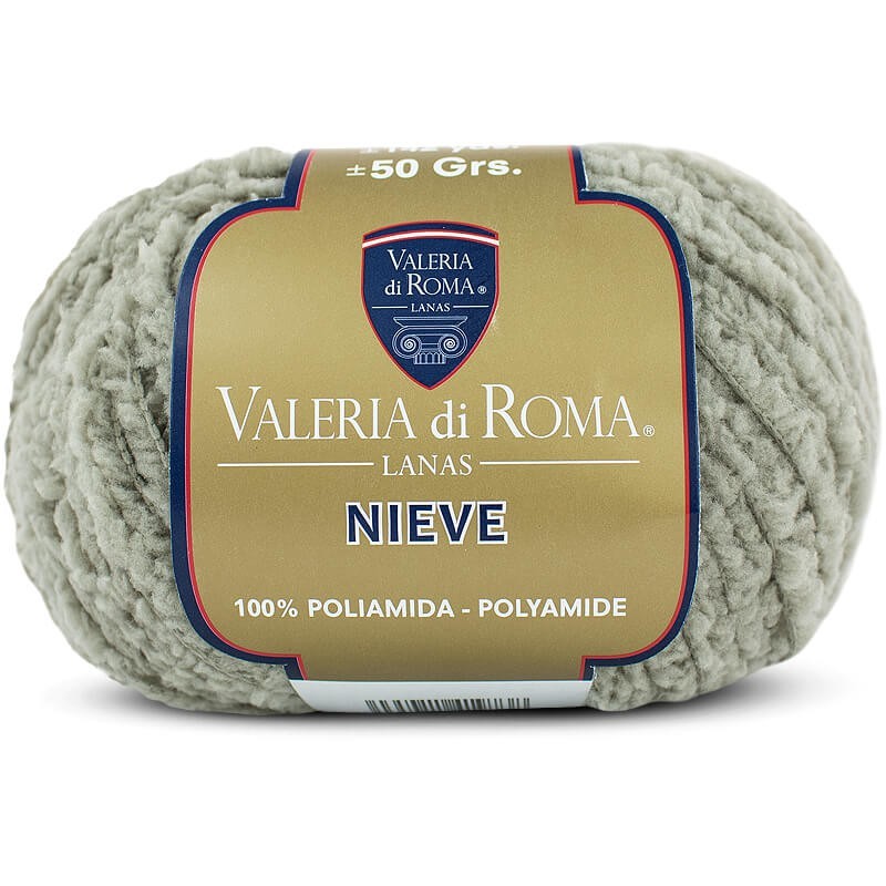 Ovillo de 100% poliamida  de la marca Valeria di Roma. El modelo es Nieve en el color 185