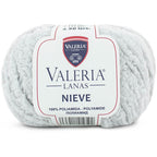 Ovillo de 100% poliamida  de la marca Valeria di Roma. El modelo es Nieve en el color 23