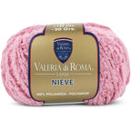 Ovillo de 100% poliamida  de la marca Valeria di Roma. El modelo es Nieve en el color 30