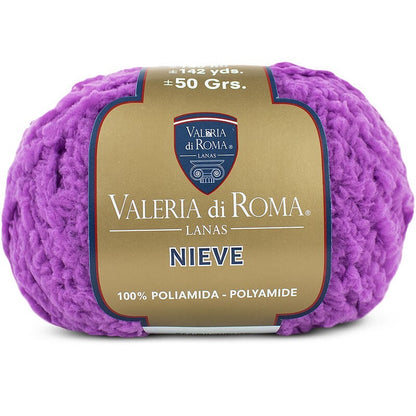 Ovillo de 100% poliamida  de la marca Valeria di Roma. El modelo es Nieve en el color 34