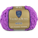 Ovillo de 100% poliamida  de la marca Valeria di Roma. El modelo es Nieve en el color 34