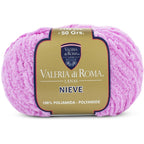 Ovillo de 100% poliamida  de la marca Valeria di Roma. El modelo es Nieve en el color 35