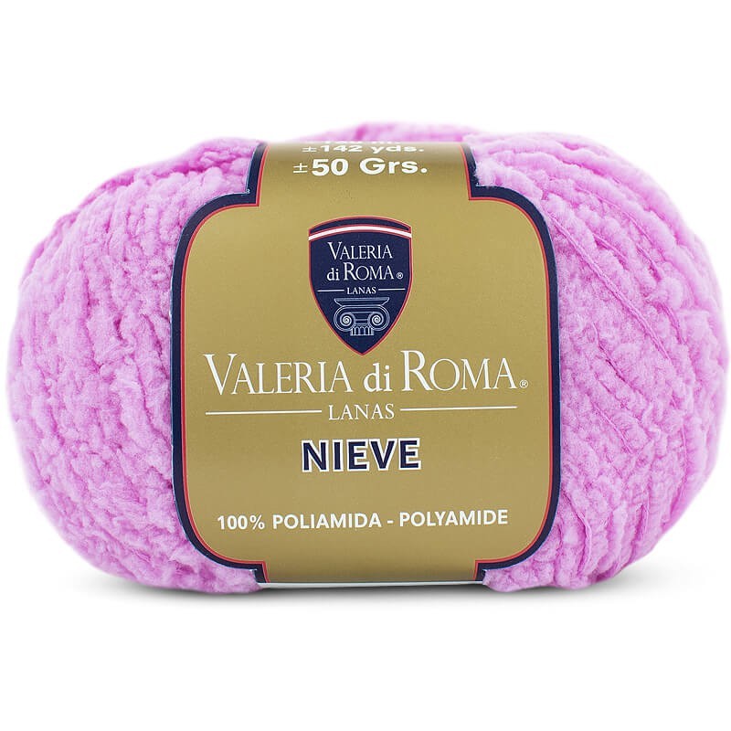 Ovillo de 100% poliamida  de la marca Valeria di Roma. El modelo es Nieve en el color 35