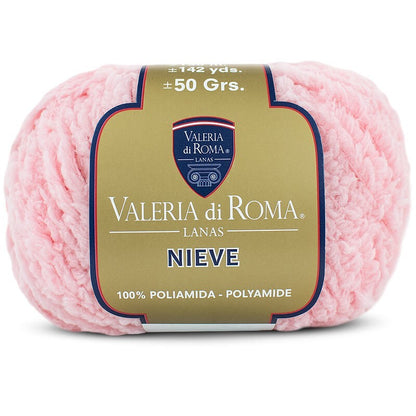 Ovillo de 100% poliamida  de la marca Valeria di Roma. El modelo es Nieve en el color 57